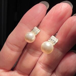 Gorgeous Silver and Cream Pearl Earrings